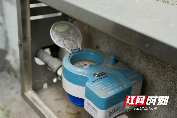 03 安乡县农村地区机械水表全部更换成智能水表，村民在线上就能缴水费.jpg